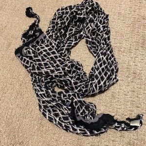 Black and white Vera Bradley scarf